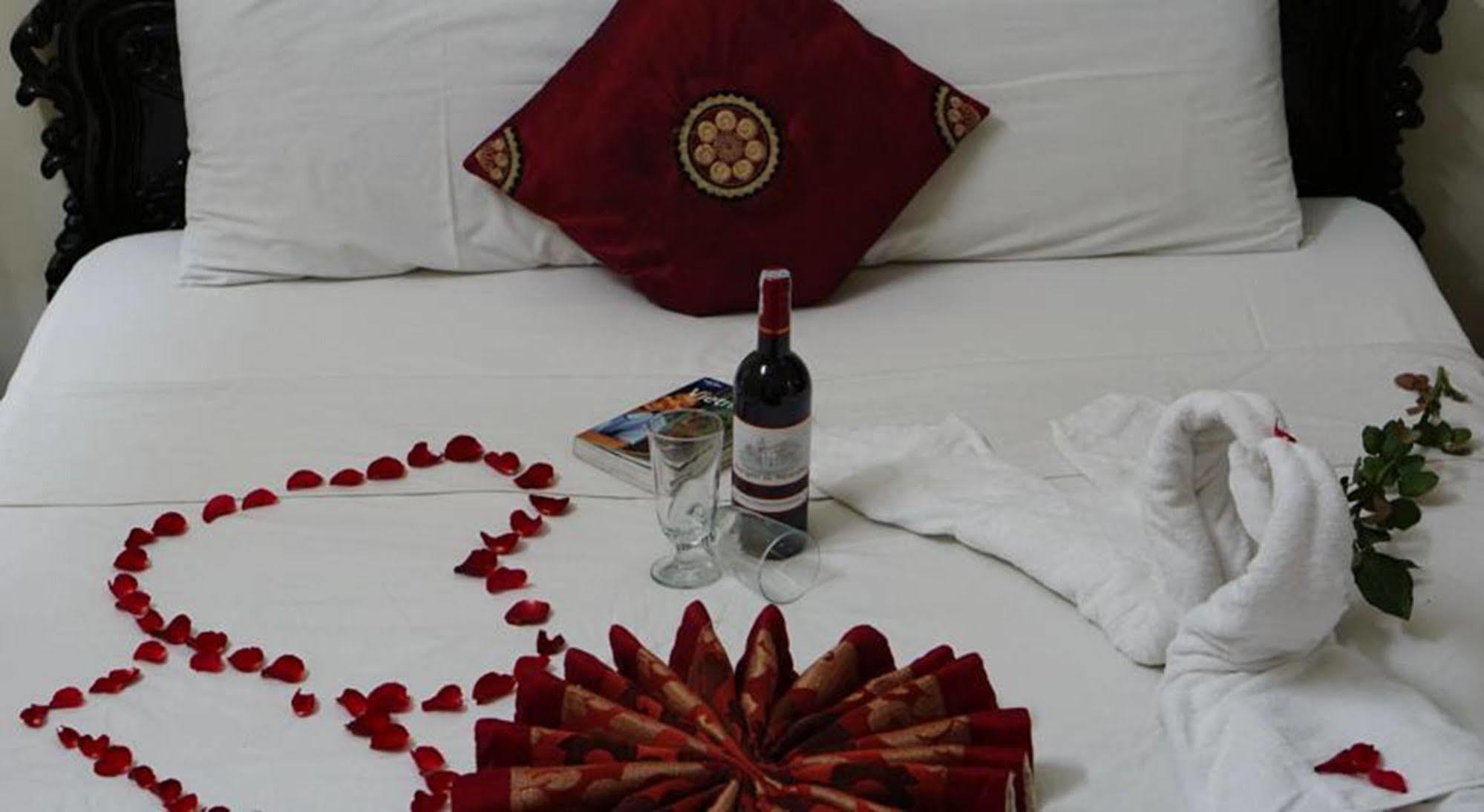 Hanoi Golden Moon Guest House & Travel Экстерьер фото